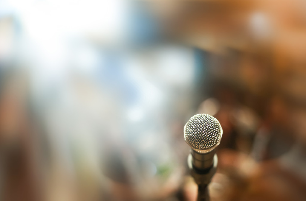 microphone shutterstock_214899148